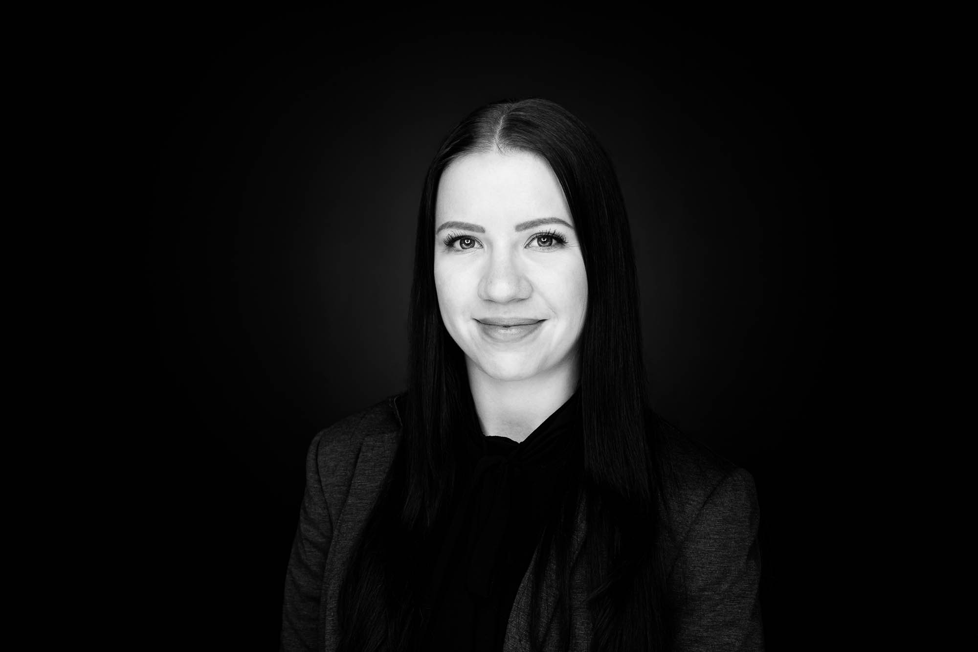 Export x3 Headshot  06332 Dez 01 2019 Bearbeitet Headshots 2019  Miro Nicole Nadine